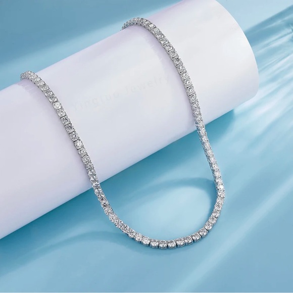 18k white gold moissanite tennis chain - Picture 5 of 10